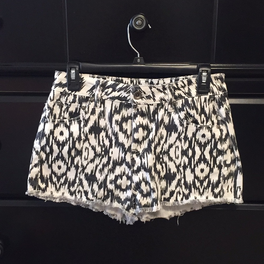 High-waisted Dollhouse Patterned Shorts